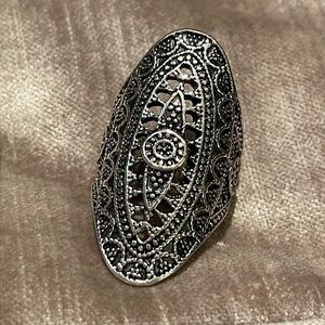 Enormous Ring Cut Out Silver 1 1/2” long Size 7-8 stretch